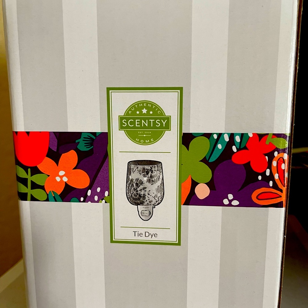 Mini Scentsy wall plug in
